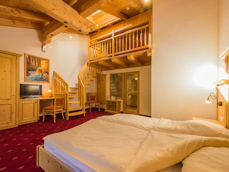 Behagliches Zimmer im Alpenstil