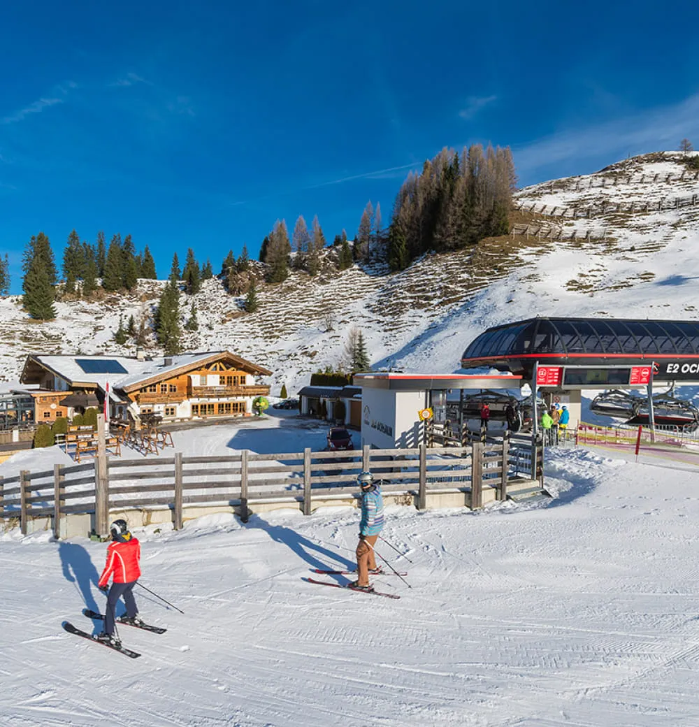 OchsAlm im Winter neben der Seilbahnstation 8SB Ochsalm